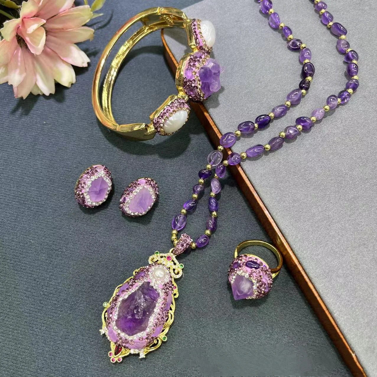 Кулон из натурального аметиста с кристаллами, ожерелье, серьги, кольцо, браслет, комплект для женщин, роскошный шарм, длинный свитер, цепочка, бусины, воротник, подарок
Кулон из натурального аметиста с кристаллами, ожерелье, серьги, кольцо, браслет, комплект для женщин, роскошный шарм, длинный свитер, цепочка, бусины, воротник, подарок