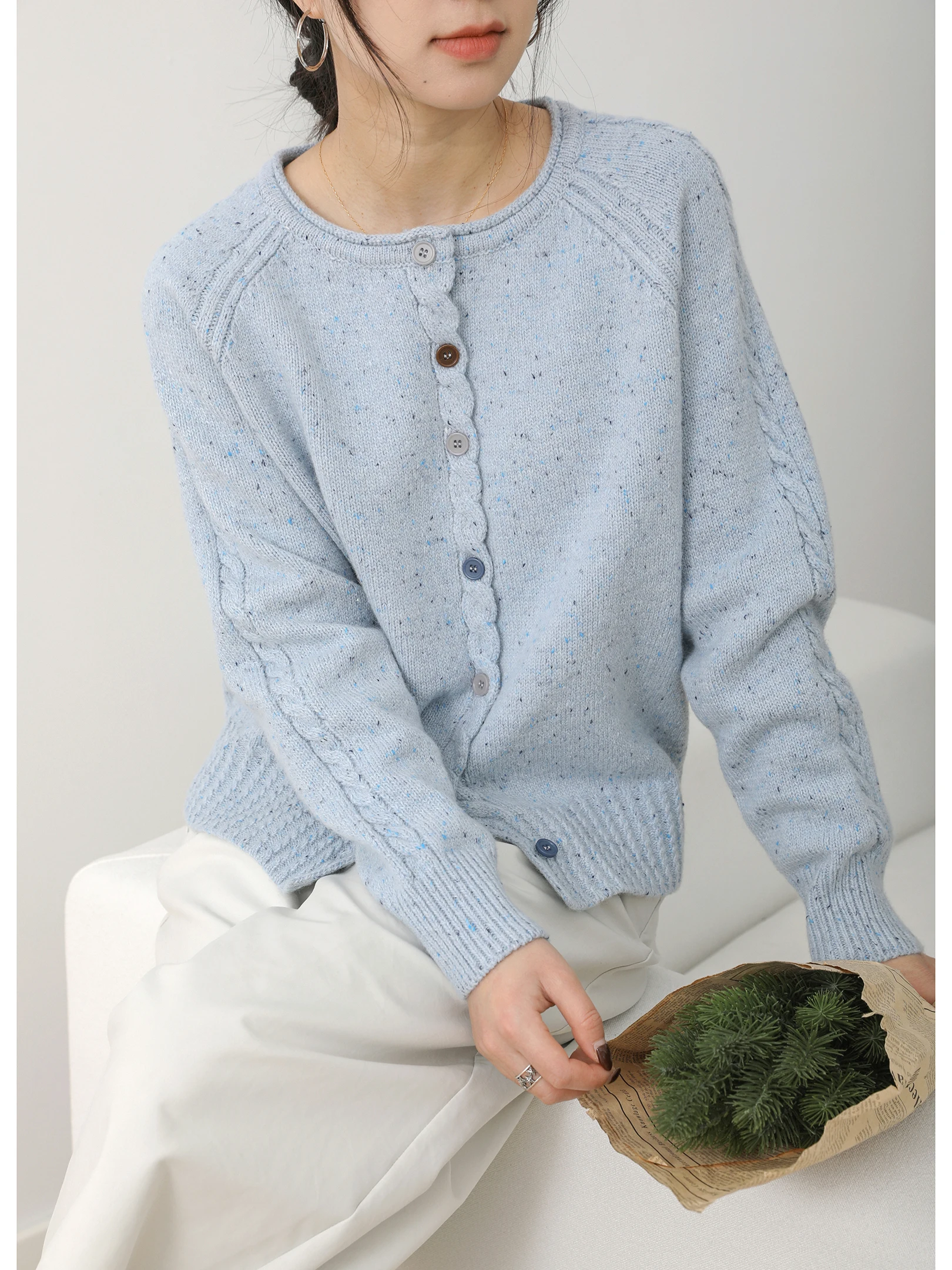 Sanmu Social Spring 2026 New Style Color Dot Wool Blend Knitted Cardigan round Neck Casual Loose Fit Long Sleeve Polyester Ny...
Sanmu Social Spring 2026 New Style Color Dot Wool Blend Knitted Cardigan round Neck Casual Loose Fit Long Sleeve Polyester Ny...