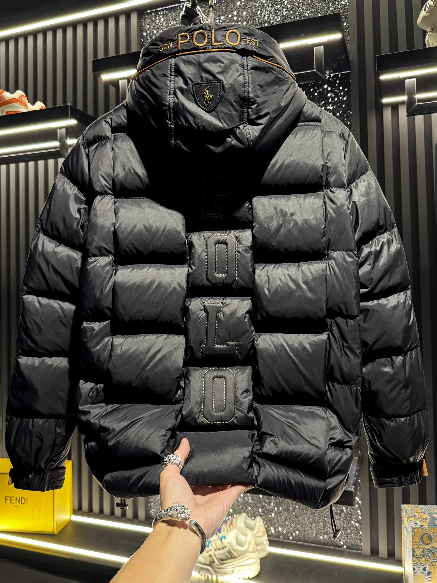 Мужская зимняя утепленная куртка-пуховик с капюшоном, роскошная, теплая, для активного отдыха, повседневная, на молнии
Мужская зимняя утепленная куртка-пуховик с капюшоном, роскошная, теплая, для активного отдыха, повседневная, на молнии