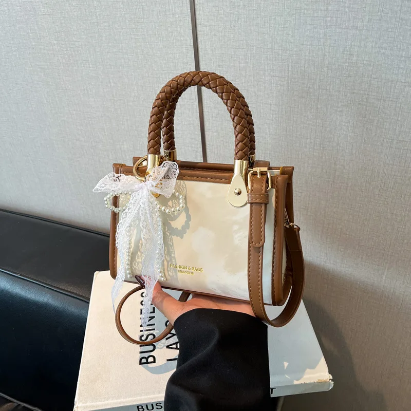 2025 Vintage Underarm Crossbody Bag for Women Minimalist Shoulder Handheld Purse Fashionable Handbag
2025 Vintage Underarm Crossbody Bag for Women Minimalist Shoulder Handheld Purse Fashionable Handbag