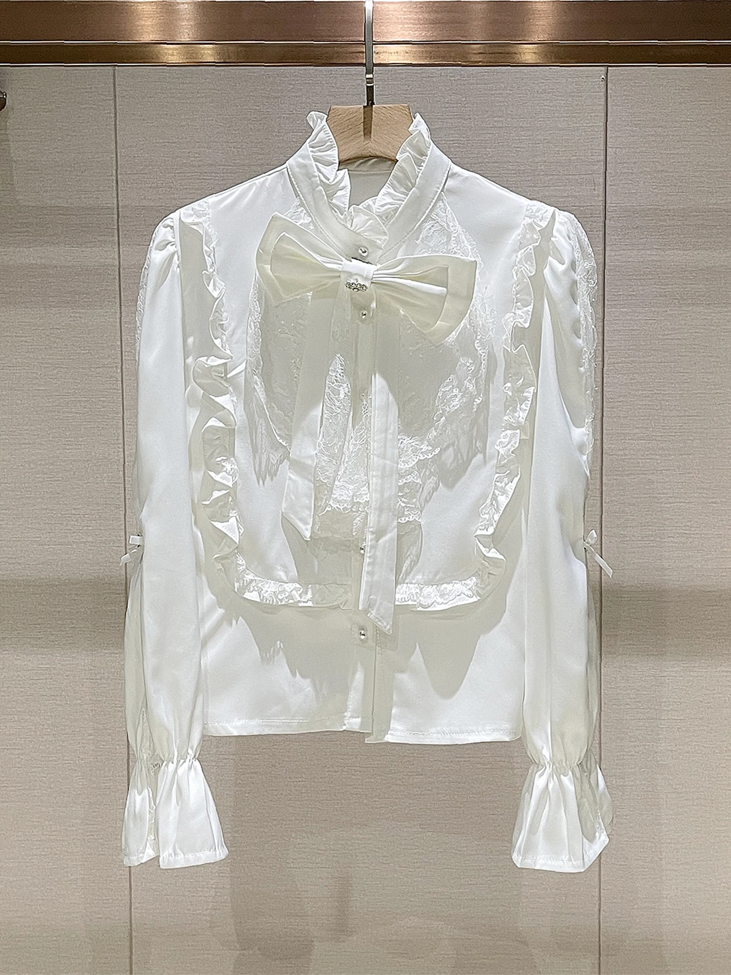 Белая кружевная блузка с узлом на подоле, приталенная, весна 2026, новая коллекция, роскошная молодежная женская блузка
Белая кружевная блузка с узлом на подоле, приталенная, весна 2026, новая коллекция, роскошная молодежная женская блузка