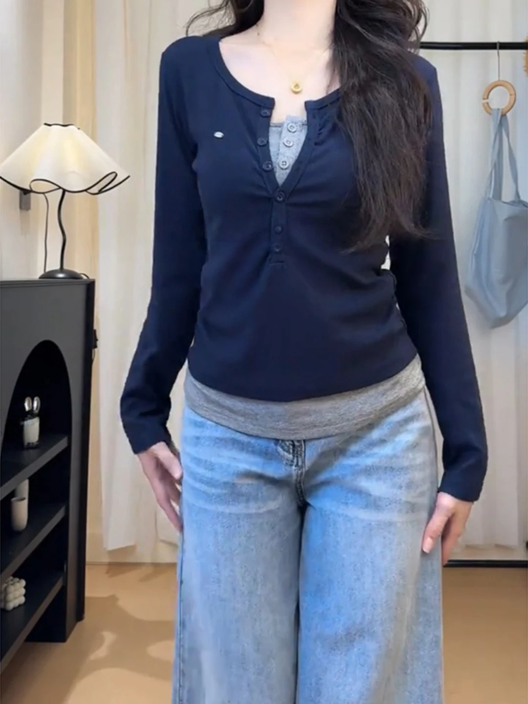 Женский топ больших размеров с V-образным вырезом, длинным рукавом, осенне-зимний, уникальный, с асимметричным дизайном, для ношения под одеждой
Женский топ больших размеров с V-образным вырезом, длинным рукавом, осенне-зимний, уникальный, с асимметричным дизайном, для ношения под одеждой