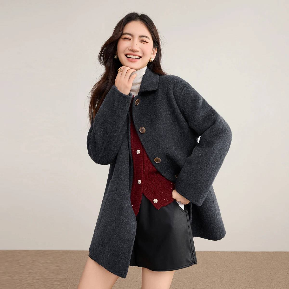 SENTUBILA Coat for Women 2025 Winter Solid Woolen Polo Collar Single Breasted Coat Drop Sleeve Office Lady Outerwear W54OG2783
SENTUBILA Coat for Women 2025 Winter Solid Woolen Polo Collar Single Breasted Coat Drop Sleeve Office Lady Outerwear W54OG2783