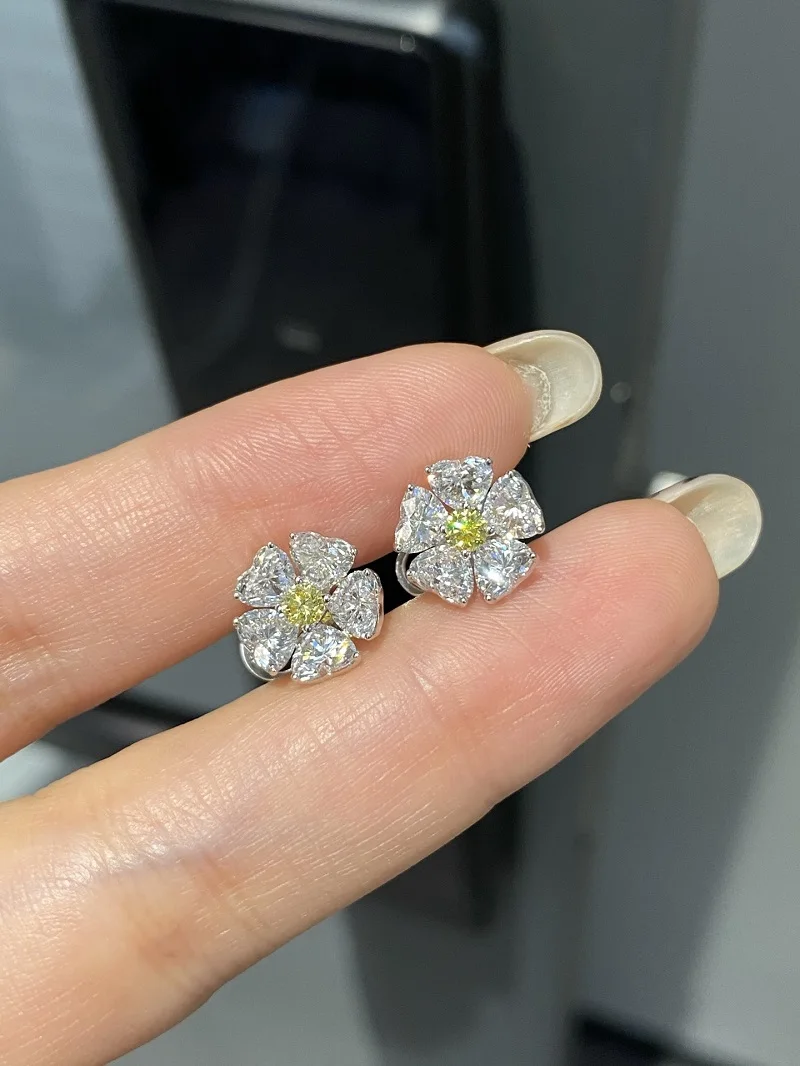 Ruif Customize 18k Gold about 0.3ct Heart HPHT Lab Grown Diamond Stud Earrings for Promise Wedding Earrings Bridal Jewelry
Ruif Customize 18k Gold about 0.3ct Heart HPHT Lab Grown Diamond Stud Earrings for Promise Wedding Earrings Bridal Jewelry