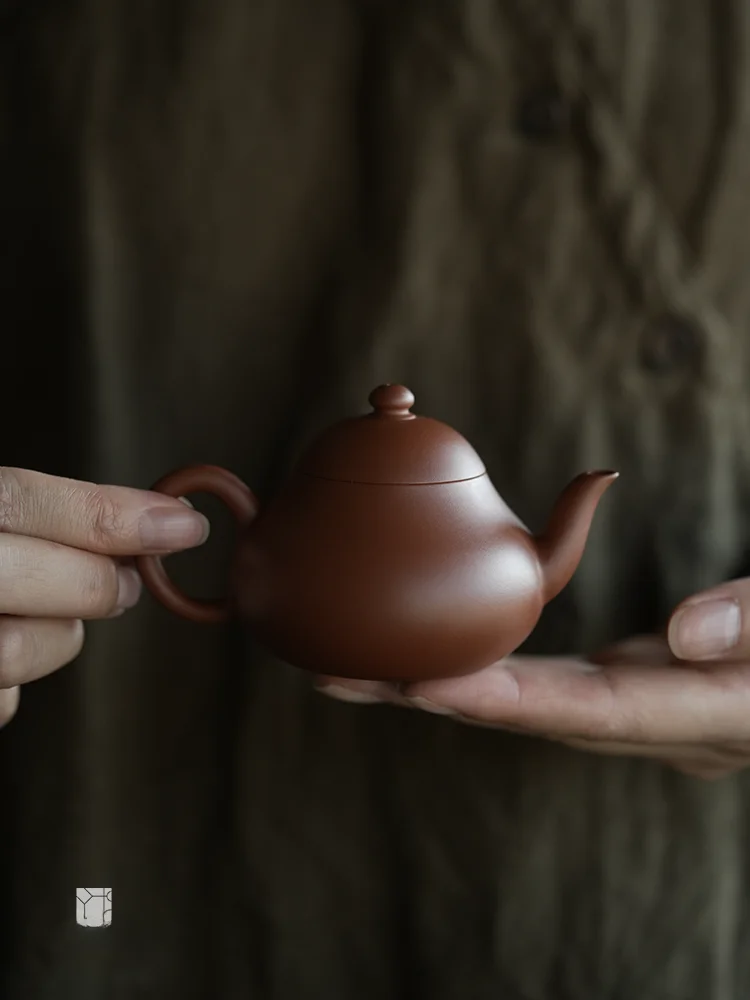 Pure Handmade Purple Clay Red Clay Small Pear Shaped Tea Pot Gongfu Tea Brewing Single Piece Traditional Chinese Style Tea Set
Pure Handmade Purple Clay Red Clay Small Pear Shaped Tea Pot Gongfu Tea Brewing Single Piece Traditional Chinese Style Tea Set