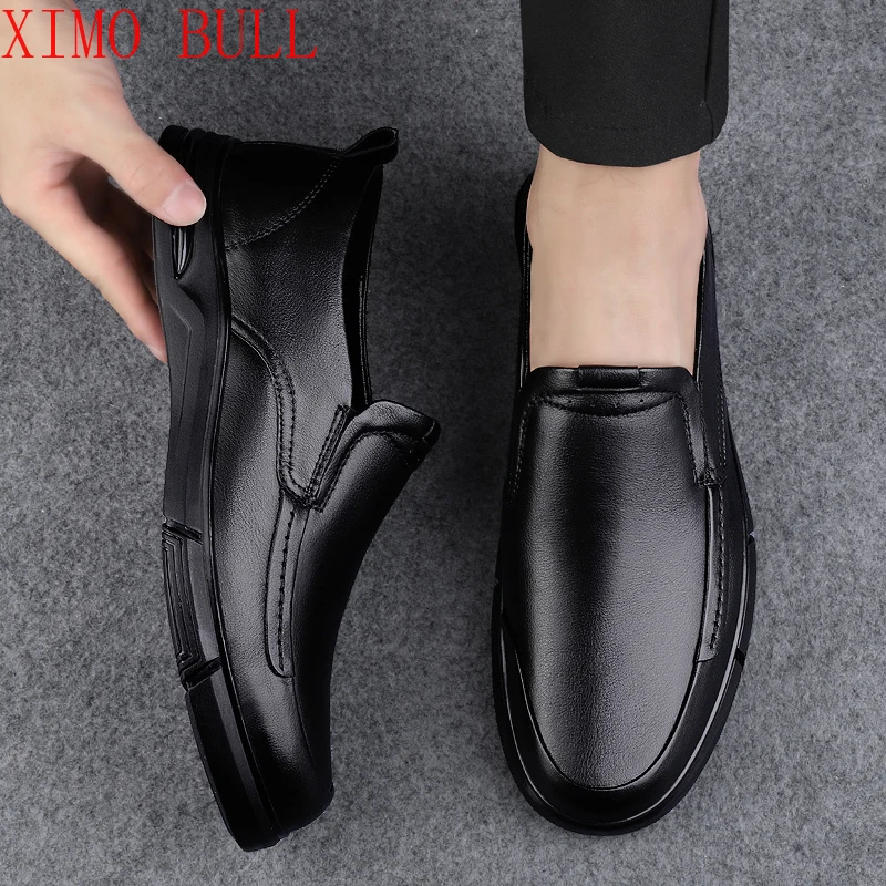 2025 Casual Men's Leather Shoes Summer Soft Soled Dad Shoe Versatile Classic Male Shoes Breathable Genuine Leather Loafers
2025 Casual Men's Leather Shoes Summer Soft Soled Dad Shoe Versatile Classic Male Shoes Breathable Genuine Leather Loafers