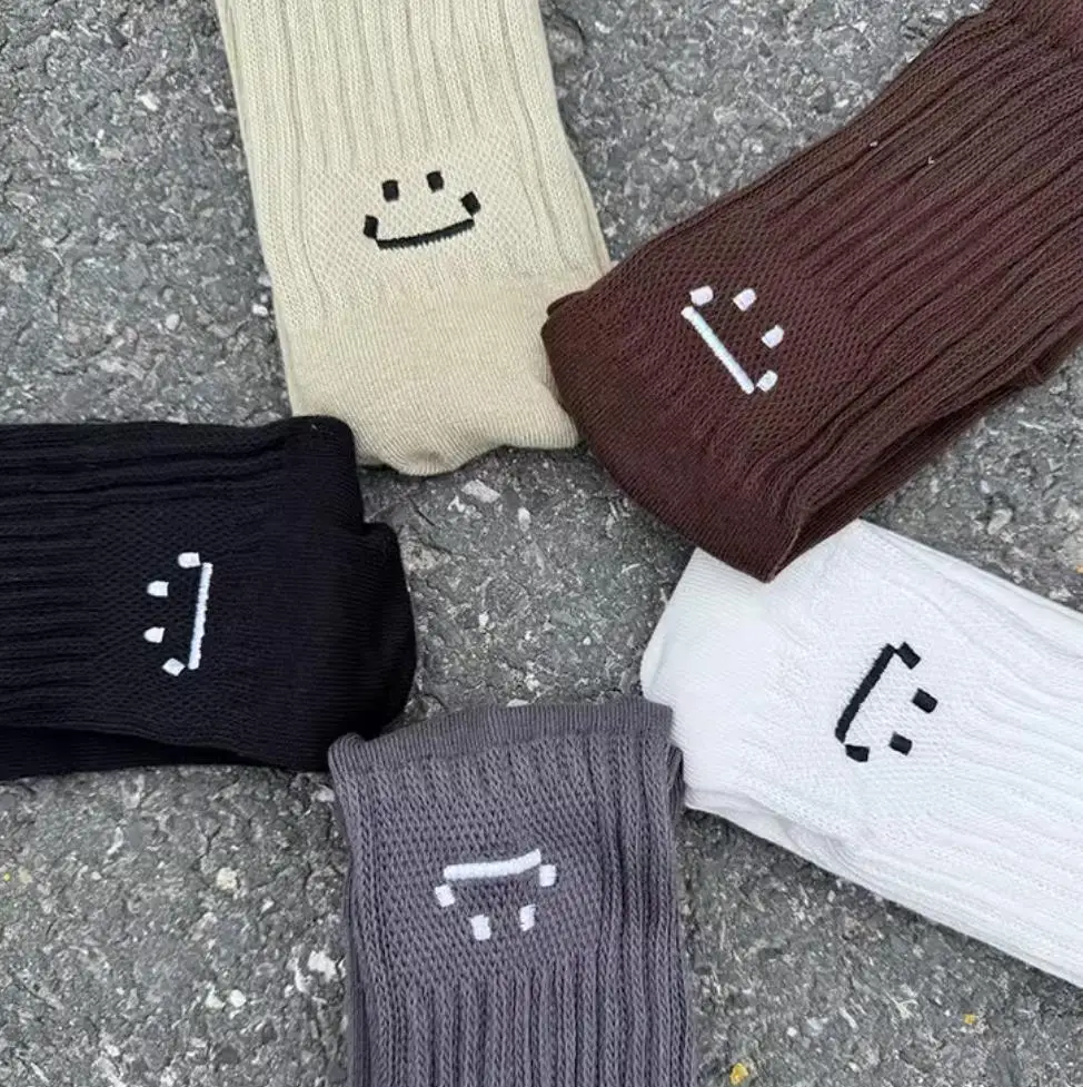 Socks Men's 3 Paits /lot white Black Gray Solid color, simple and fashionable Smiling face print Cotton Socks
Socks Men's 3 Paits /lot white Black Gray Solid color, simple and fashionable Smiling face print Cotton Socks