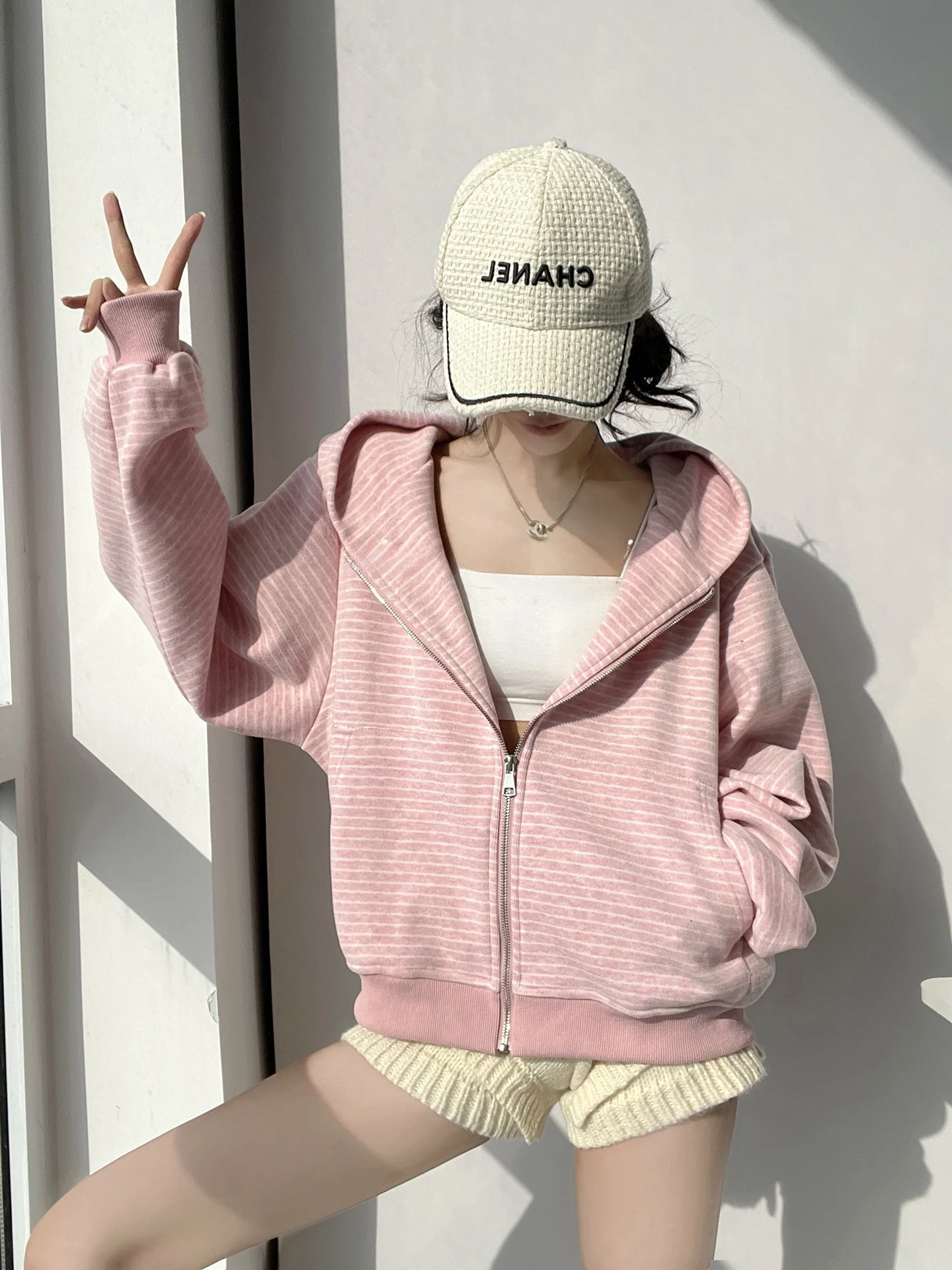 MianCun Women's Casual Striped Hoodie Spring Loose American Style Zipper Hooded Cardigan Outerwear Short Length Commute Style
MianCun Women's Casual Striped Hoodie Spring Loose American Style Zipper Hooded Cardigan Outerwear Short Length Commute Style