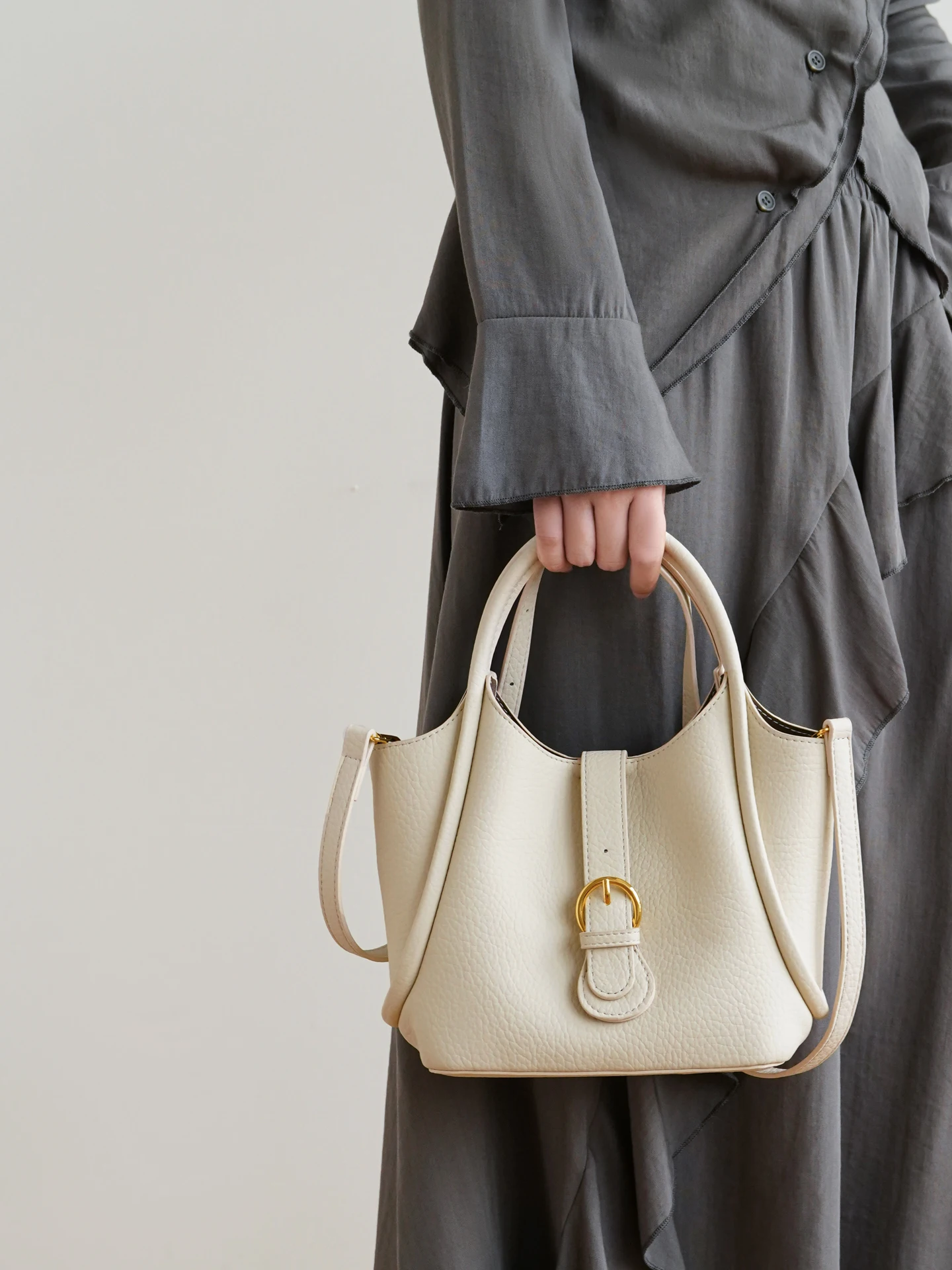 Litchi Pattern Bucket Bag Women's Crossbody Shoulder Bag Handbag Soft PU Leather Commuter Bag Small Size Urban Minimalist
Litchi Pattern Bucket Bag Women's Crossbody Shoulder Bag Handbag Soft PU Leather Commuter Bag Small Size Urban Minimalist