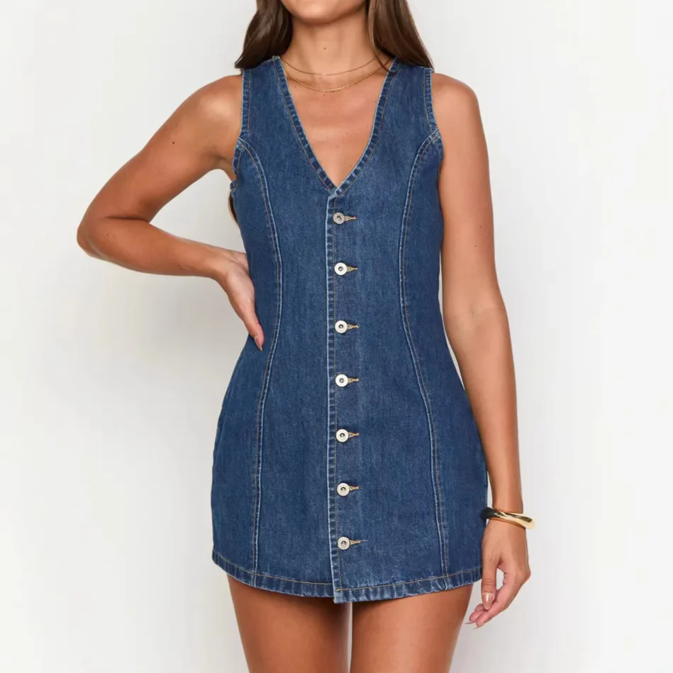 2026 Spring/Summer Fashionable Women's Denim Dress With Button Placket And Tie Belt At The Back Waist
2026 Spring/Summer Fashionable Women's Denim Dress With Button Placket And Tie Belt At The Back Waist