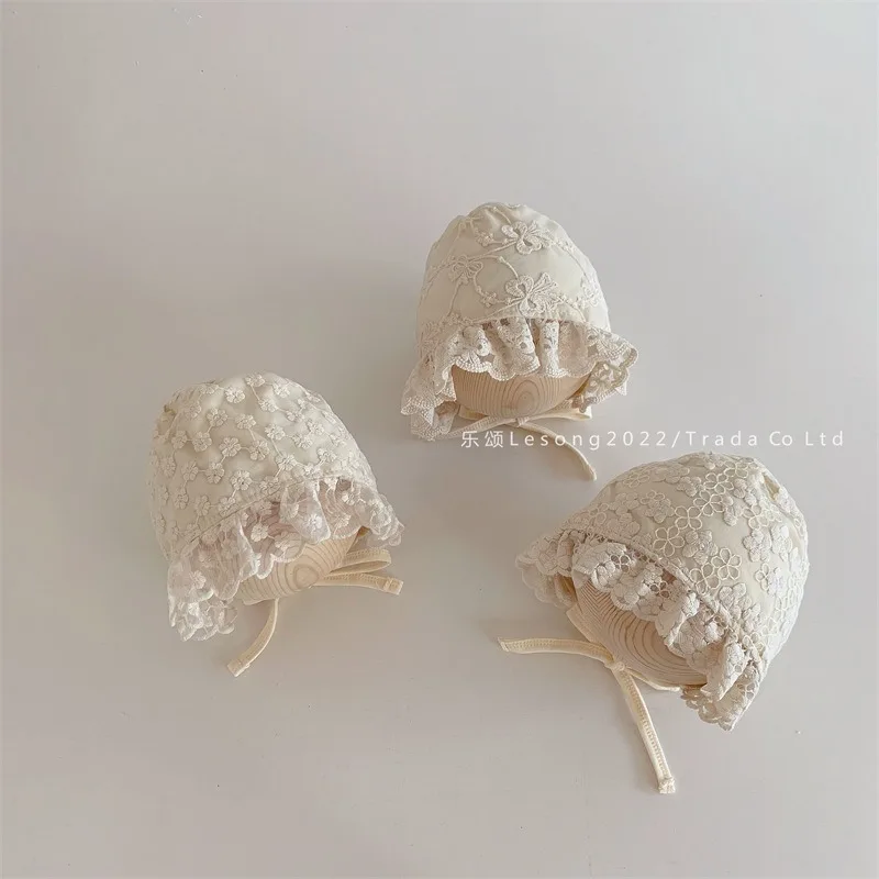 Baby Lace Hat Princess Style Infant Vintage Court Cap Breathable Newborn Adjustable Sun Hat with Ribbon 0-24 Months A3434
Baby Lace Hat Princess Style Infant Vintage Court Cap Breathable Newborn Adjustable Sun Hat with Ribbon 0-24 Months A3434