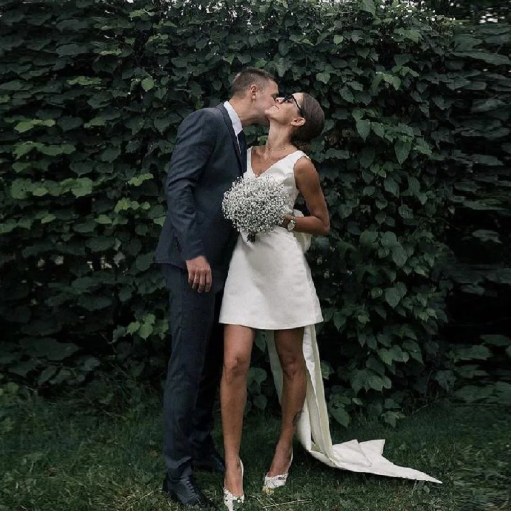 Customized ZJ9329 Mini Length Satin Wedding Dress Drop Ship Custom Made Short Ivory Minimalist Bridal Gowns With Larg
Customized ZJ9329 Mini Length Satin Wedding Dress Drop Ship Custom Made Short Ivory Minimalist Bridal Gowns With Larg