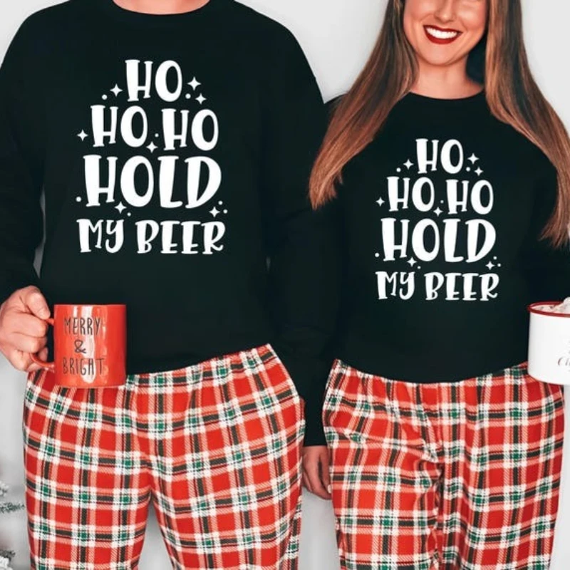 Ho Ho Ho Hold My Beer Santa Зимний свитшот Рождество Питьевая Рождественская вечеринка Забавные праздничные простые одинаковые толстовки с буквами
Ho Ho Ho Hold My Beer Santa Зимний свитшот Рождество Питьевая Рождественская вечеринка Забавные праздничные простые одинаковые толстовки с буквами
