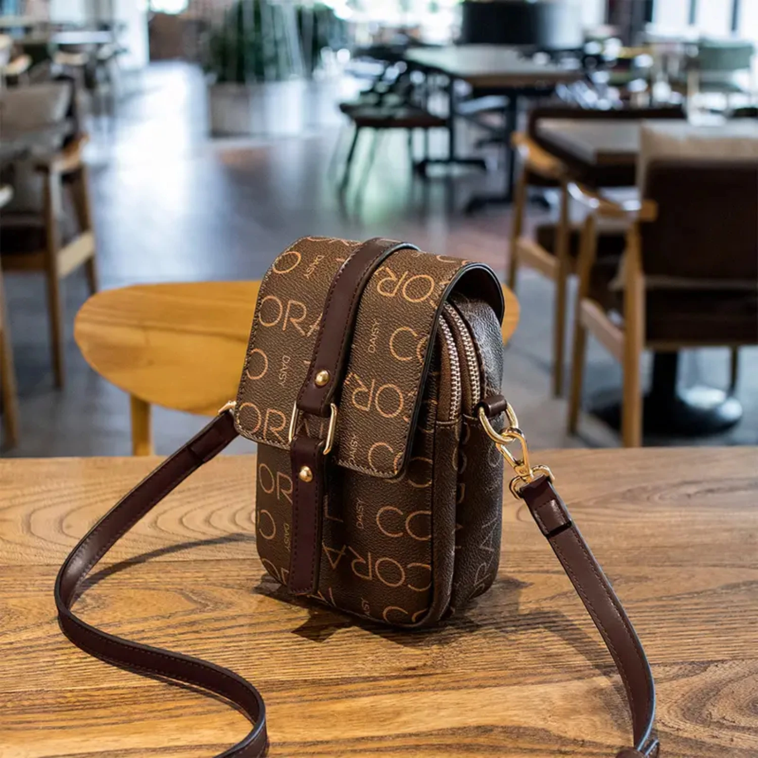 Vintage Style Mini Retro Female Shoulder Messenger Bag for Mobile Phone, Elegant and Stylish Handbag in Design, Fashionabl
Vintage Style Mini Retro Female Shoulder Messenger Bag for Mobile Phone, Elegant and Stylish Handbag in Design, Fashionabl