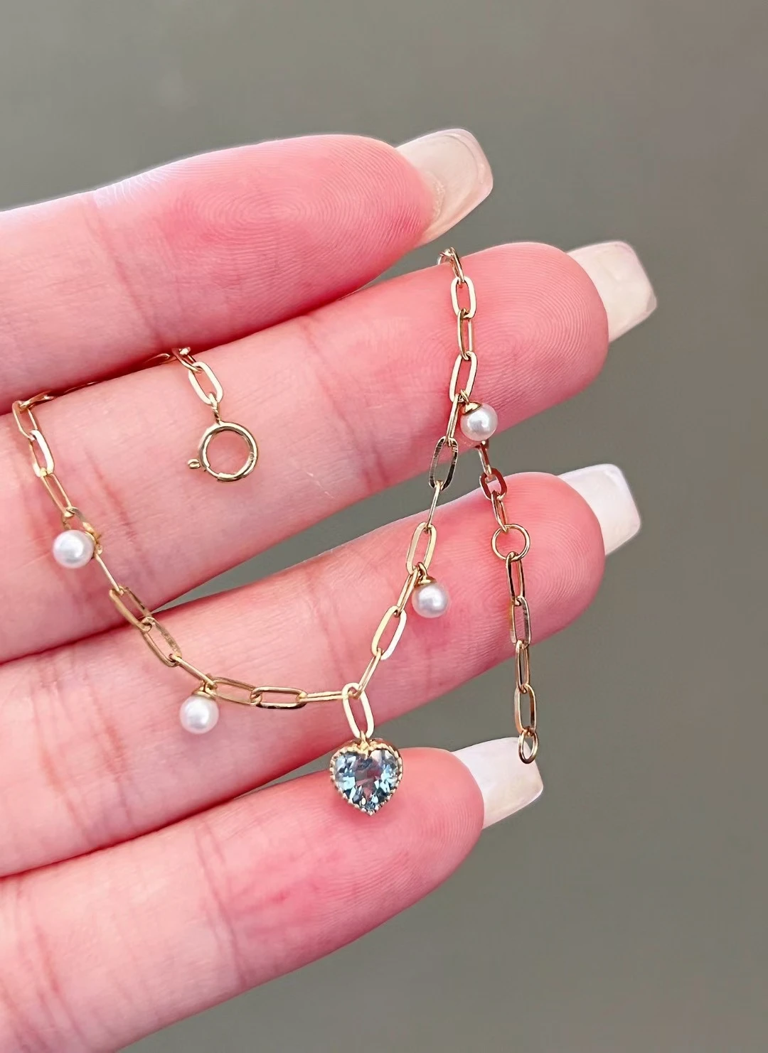 18K real gold natural pearl aquamarine love bracelet Romantic heart-shaped girl bracelet spot wholesale Valentine's Day gift
18K real gold natural pearl aquamarine love bracelet Romantic heart-shaped girl bracelet spot wholesale Valentine's Day gift