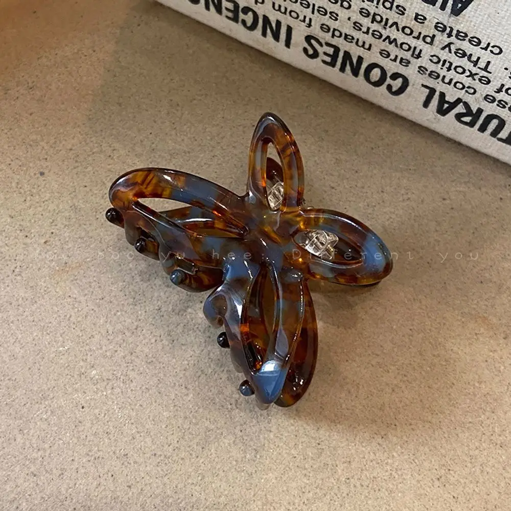 Low Saturation Tortoiseshell Mix Blue Hollow Butterfly Hair Clip, Non-Slip Teeth Acetate Claw Clip Korean Minimal Low Bun Office All Match Ornament
Low Saturation Tortoiseshell Mix Blue Hollow Butterfly Hair Clip, Non-Slip Teeth Acetate Claw Clip Korean Minimal Low Bun Office All Match Ornament