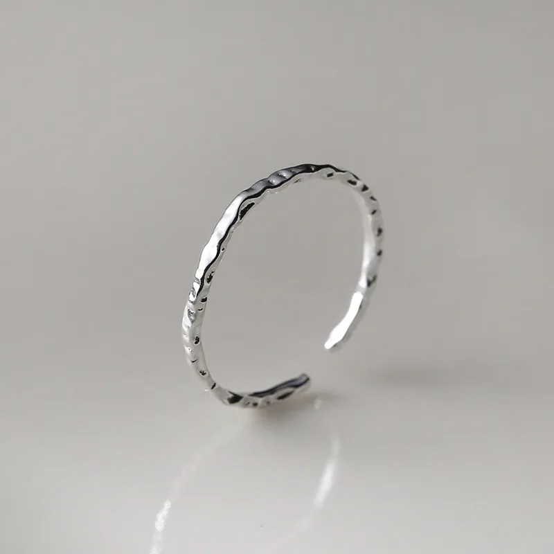 Women's S925 silver irregular hammer pattern simple daily commuting exquisite joint ring
Women's S925 silver irregular hammer pattern simple daily commuting exquisite joint ring