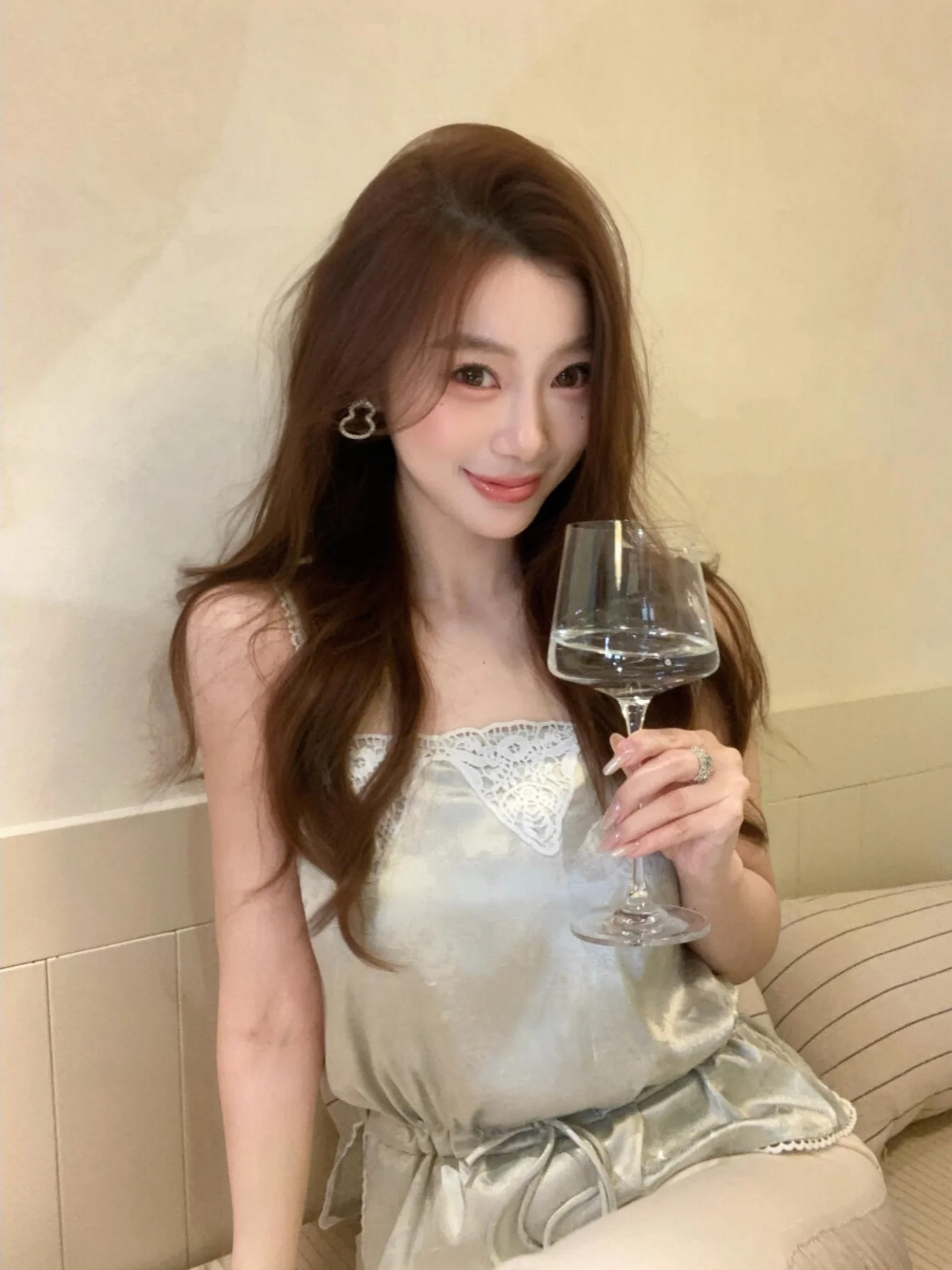 Top Beauty Set Lace Trim Halter Neck Acetate Skirt Two Piece Set Women Breathable Short Sleeveless Summer Fashion Set
Top Beauty Set Lace Trim Halter Neck Acetate Skirt Two Piece Set Women Breathable Short Sleeveless Summer Fashion Set