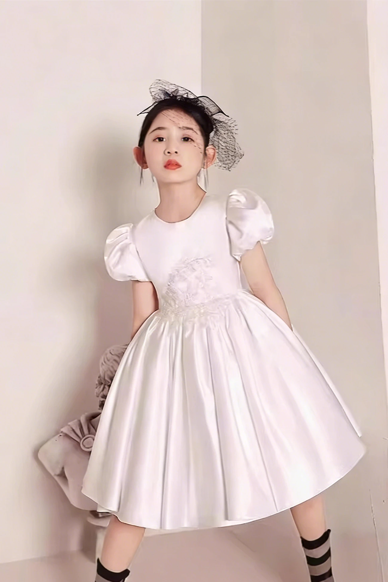 Customized Flower Girl Dress For Wedding Appliques Short Sleeve High Waist Knee Length Kids Birthday First Communion Gown
Customized Flower Girl Dress For Wedding Appliques Short Sleeve High Waist Knee Length Kids Birthday First Communion Gown