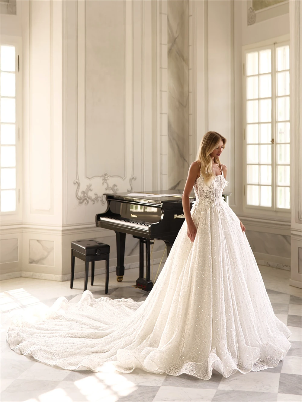 Customized Elegant White Organza Wedding Dress Sexy Square Collar Sleeveless Bridal Gown Soft A-Line Chapel Train Robe de mariée
Customized Elegant White Organza Wedding Dress Sexy Square Collar Sleeveless Bridal Gown Soft A-Line Chapel Train Robe de mariée