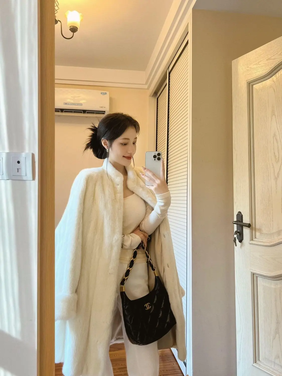 Faux Fur Wool Coats Womens Spring Bodywarmer Motif Hollowed Stitch Jacket V-Shaped Slim Flare High-Waist Streetwears Fashion Ins
Faux Fur Wool Coats Womens Spring Bodywarmer Motif Hollowed Stitch Jacket V-Shaped Slim Flare High-Waist Streetwears Fashion Ins