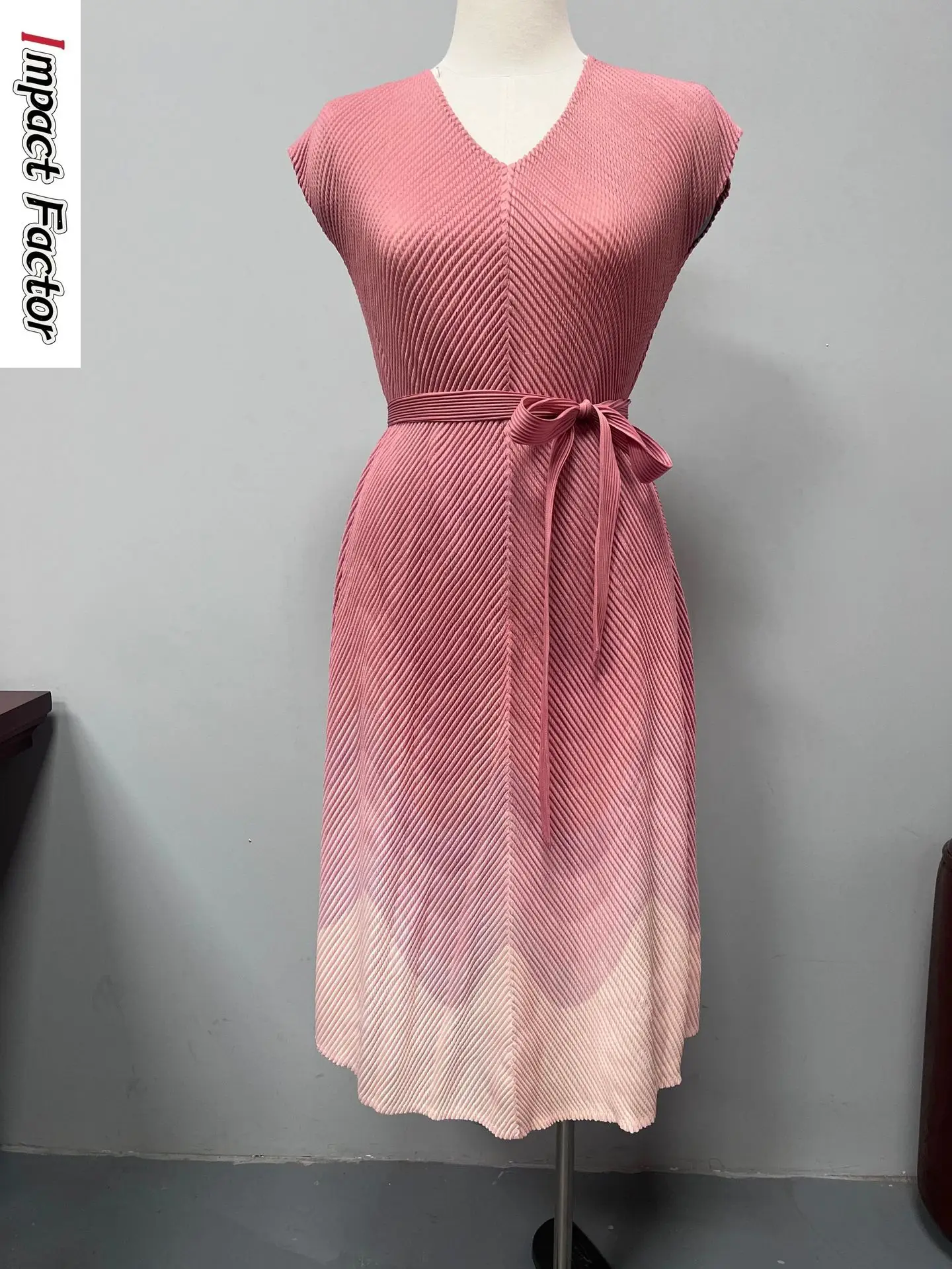 Miyake Gradual Change Color Neck Tulle Black Dress 2025 Summer Popular Single Item Beautiful Long Skirt Women's New
Miyake Gradual Change Color Neck Tulle Black Dress 2025 Summer Popular Single Item Beautiful Long Skirt Women's New