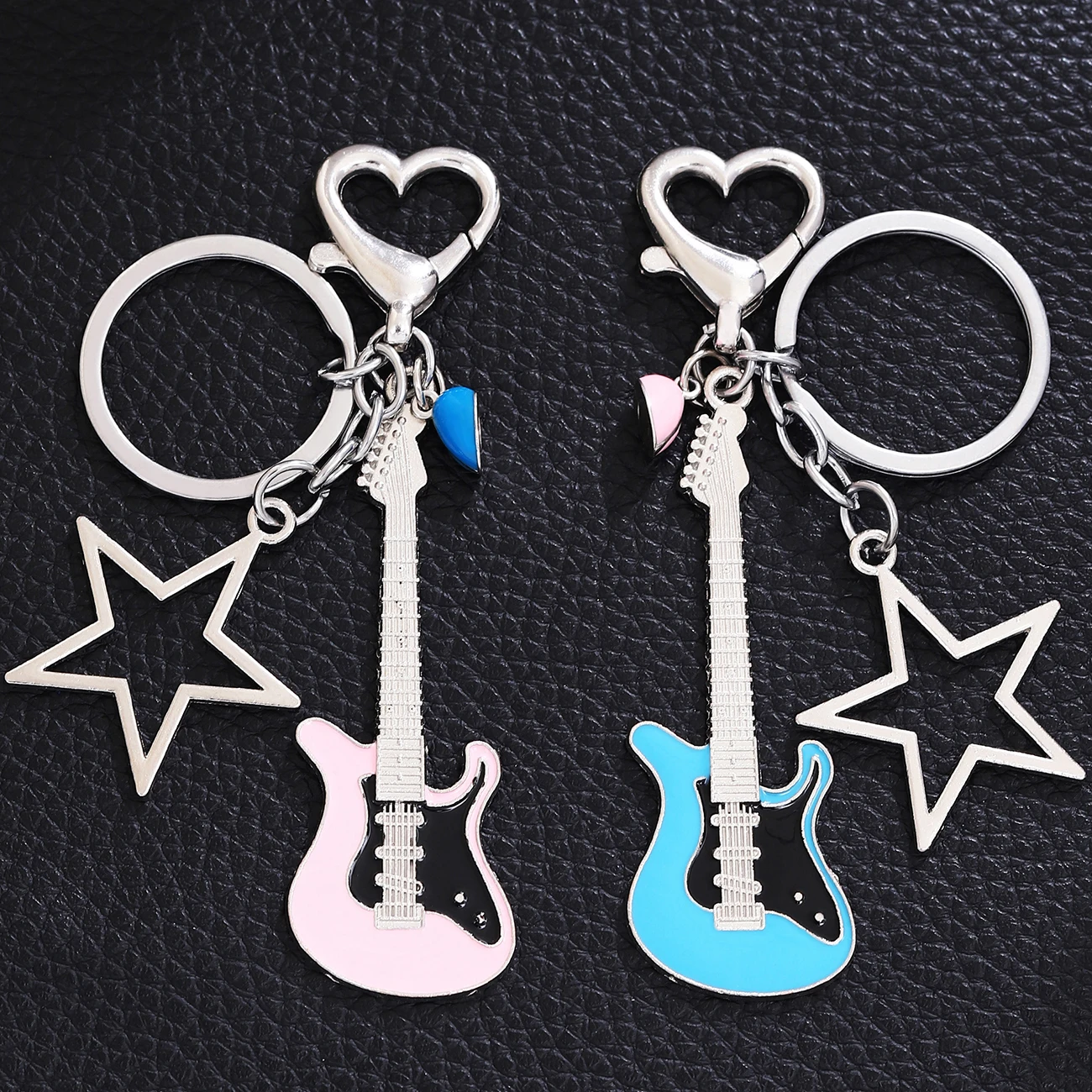 2PC Y2k luminous Magnetic Heart Couple Matching Keychains for Men Women Guitar Pentagram Pendant Rock Punk Glow in the Dark Gift
2PC Y2k luminous Magnetic Heart Couple Matching Keychains for Men Women Guitar Pentagram Pendant Rock Punk Glow in the Dark Gift