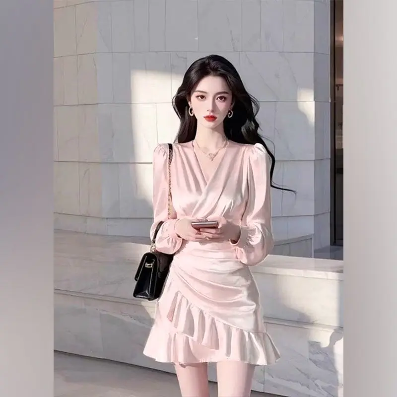 New High-end Temperament Waist Long-sleeved Dress Women's Clothing Foreign Style Small Satin Short Skirt Comfortable Advanced
New High-end Temperament Waist Long-sleeved Dress Women's Clothing Foreign Style Small Satin Short Skirt Comfortable Advanced