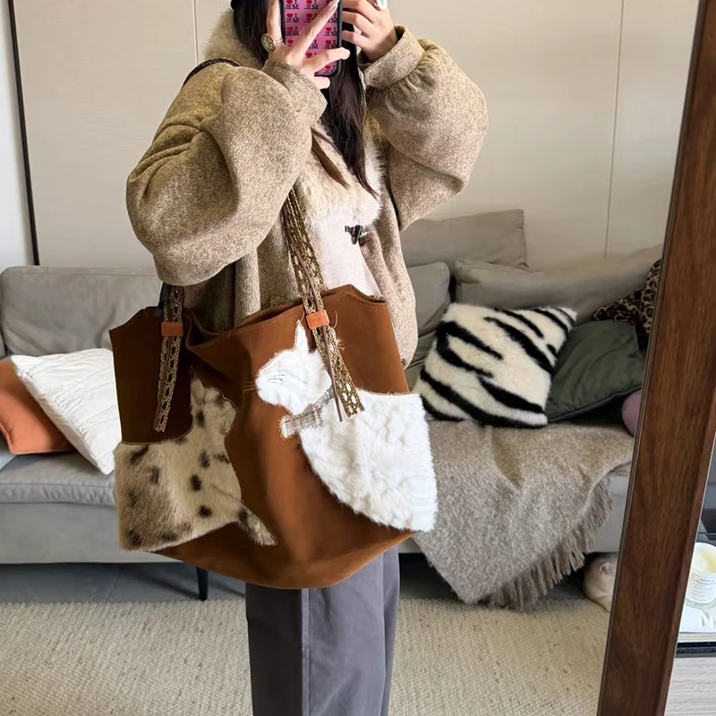 Dialogue Cat Shoulder Bag Women's Plush Vegan Fur Embroidered Handbag Large Capacity Comfortable Fashion Handbag Commuting Bag
Dialogue Cat Shoulder Bag Women's Plush Vegan Fur Embroidered Handbag Large Capacity Comfortable Fashion Handbag Commuting Bag