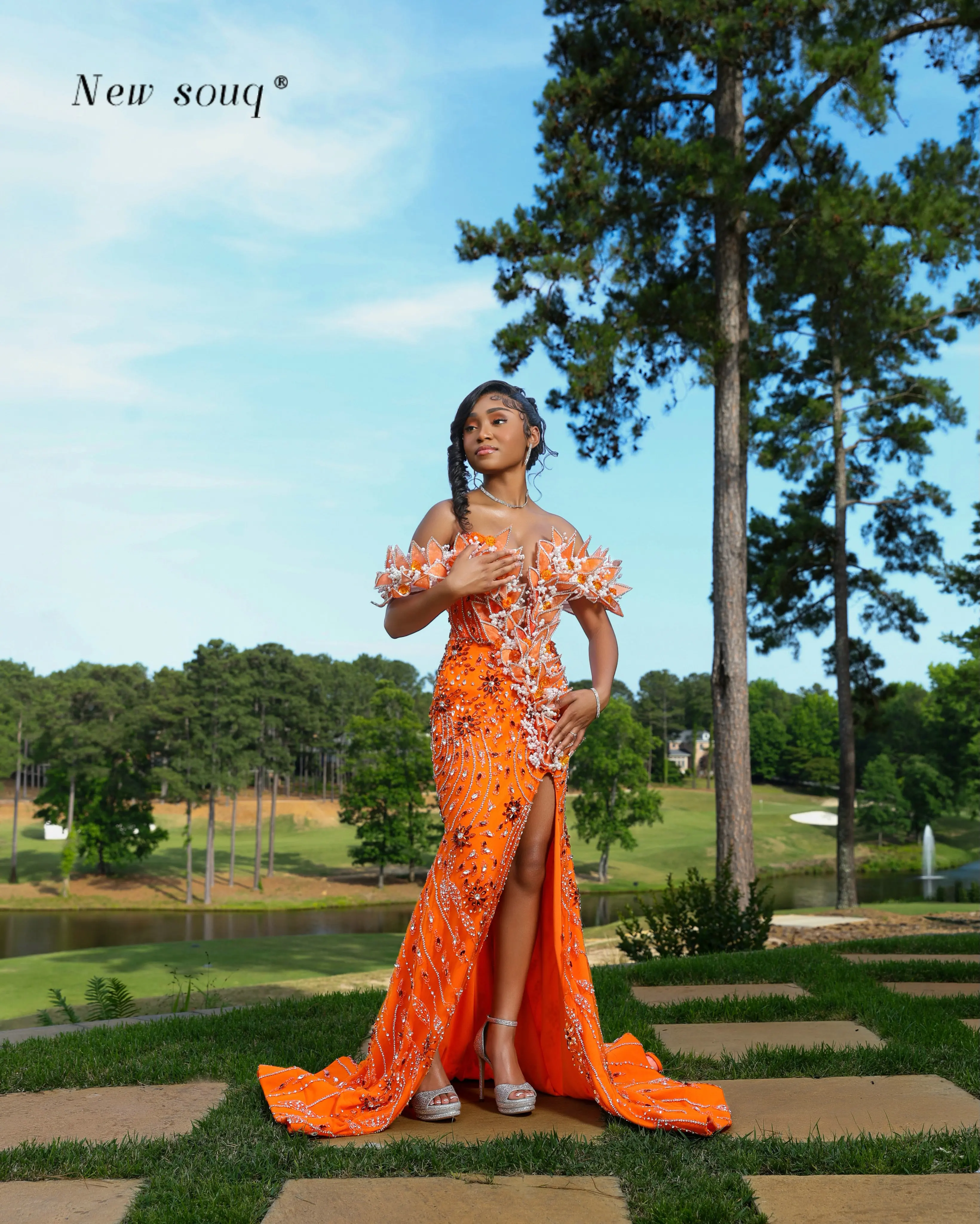 Orange Floral Off Shoulder Prom 2026 Dresses with High Split African Sparkle Crystal Beaded Evening Gowns for Black Women Brides
Orange Floral Off Shoulder Prom 2026 Dresses with High Split African Sparkle Crystal Beaded Evening Gowns for Black Women Brides