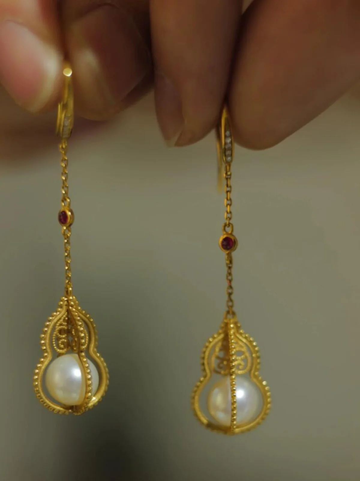 New Chinese Sle Lotus Seed Pearl Hollow out Earrings Floral Wire Design Fre out Vintage Alloy Gold Plated Fem Faion ...
New Chinese Sle Lotus Seed Pearl Hollow out Earrings Floral Wire Design Fre out Vintage Alloy Gold Plated Fem Faion ...