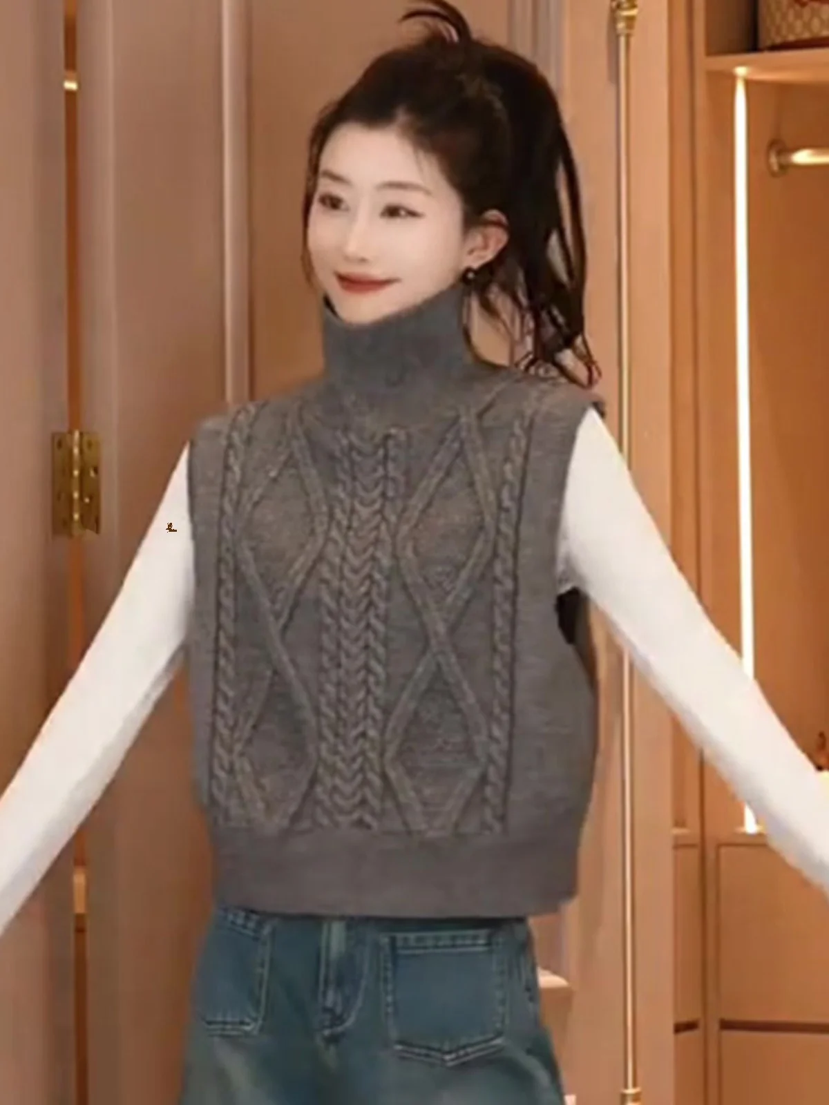 Donna Women's High Collar Sweater Vest Spring 2025 Faionable Versatile Knittedwear Warm Cozy Top Quali Material
Donna Women's High Collar Sweater Vest Spring 2025 Faionable Versatile Knittedwear Warm Cozy Top Quali Material