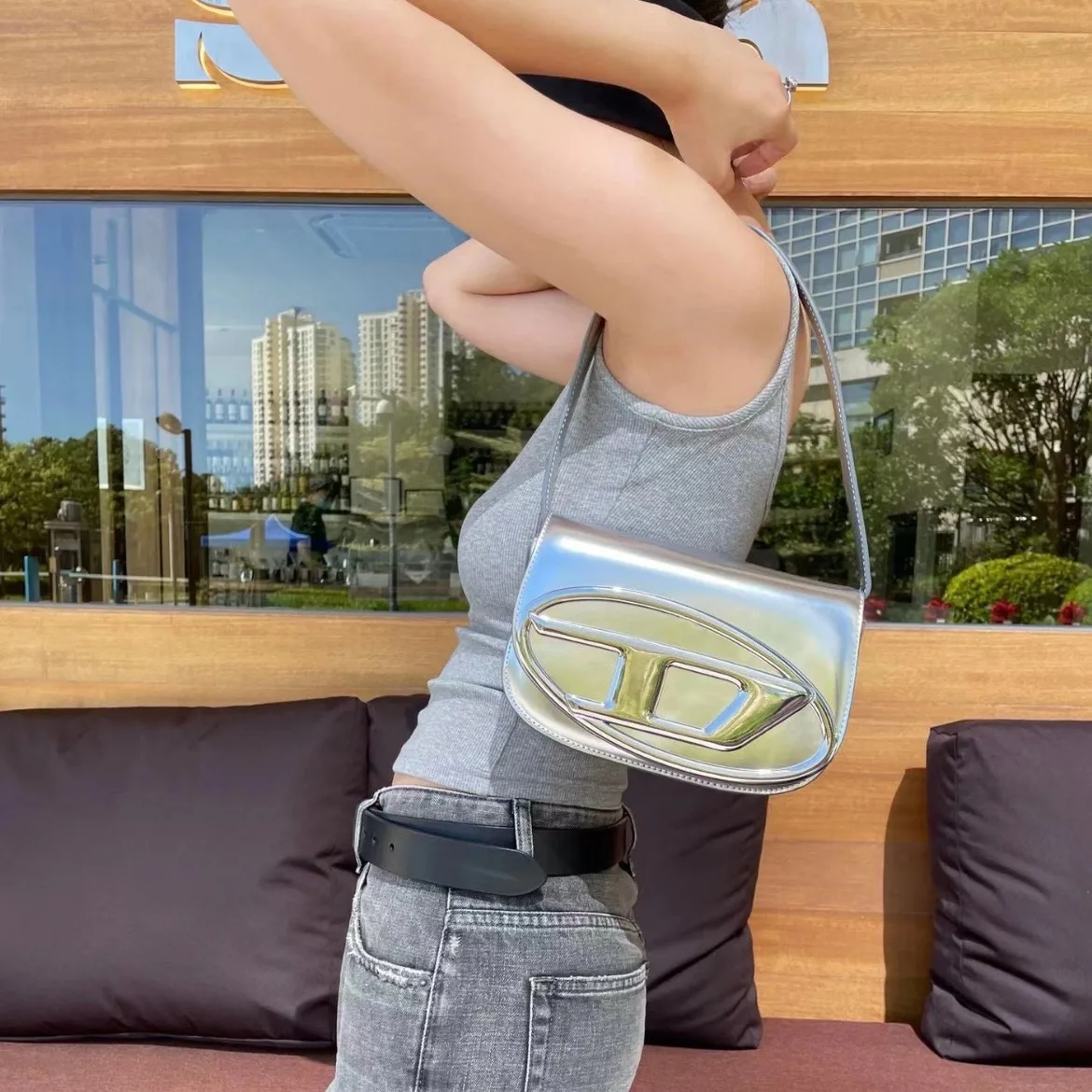 Fashion Niche Underarm Crossbody Bag – Women's New Top Handle & Shoulder Purse, Simple Elegant Handheld Clutch, Daily Casual Multi-Wear Bag
Fashion Niche Underarm Crossbody Bag – Women's New Top Handle & Shoulder Purse, Simple Elegant Handheld Clutch, Daily Casual Multi-Wear Bag