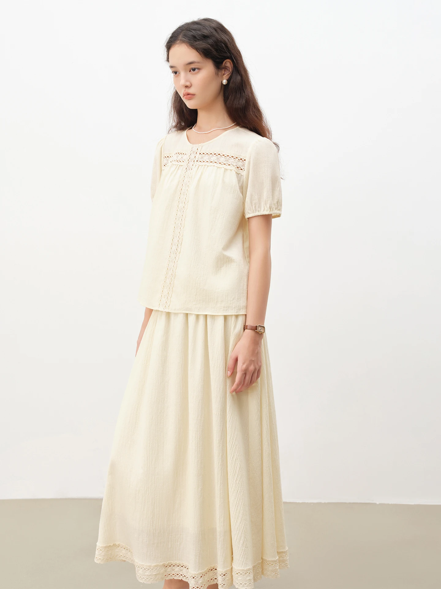 Women's Lace Trim Hollow out Shirt And Half Skirt Set Summer Cotton Short Sleeve round Neck Two-Piece Suit Fashion Ensemble
Women's Lace Trim Hollow out Shirt And Half Skirt Set Summer Cotton Short Sleeve round Neck Two-Piece Suit Fashion Ensemble