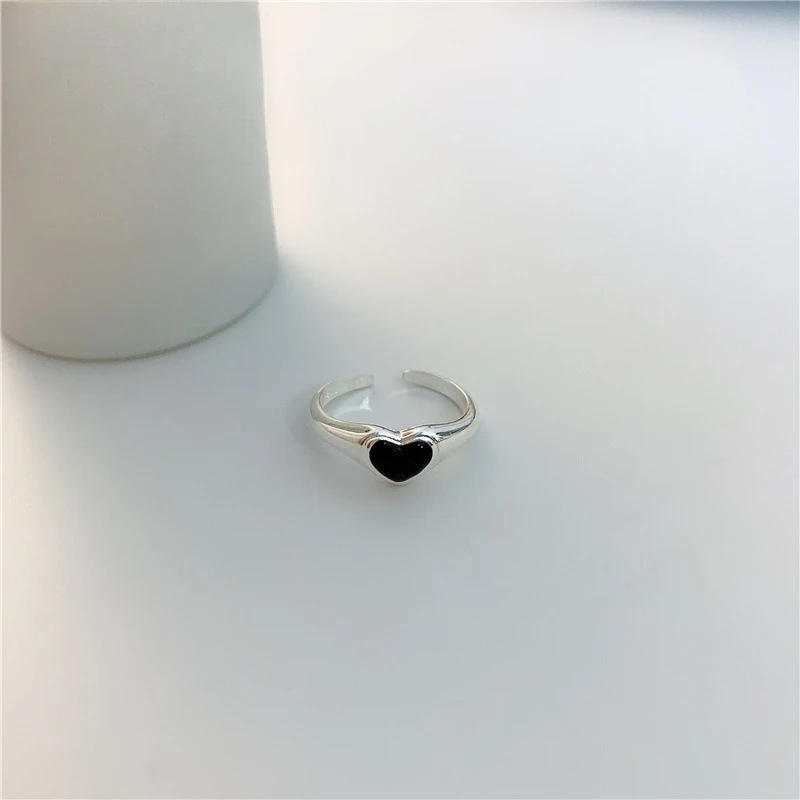 Корейский стиль, модное простое черное кольцо в форме сердца, изысканный ювелирный подарок, элегантное кольцо на палец из стерлингового серебра 925 пробы для женщин
Корейский стиль, модное простое черное кольцо в форме сердца, изысканный ювелирный подарок, элегантное кольцо на палец из стерлингового серебра 925 пробы для женщин