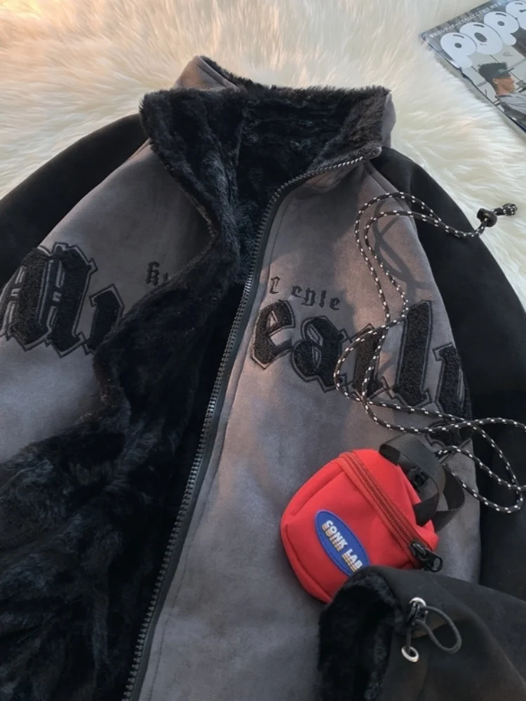 Double-Sided Wear Thiened Fce Lined Warm Cotton Jaet for Men Winter Faion Streetwear Lamb Velvet Coat Youth Casual S...
Double-Sided Wear Thiened Fce Lined Warm Cotton Jaet for Men Winter Faion Streetwear Lamb Velvet Coat Youth Casual S...