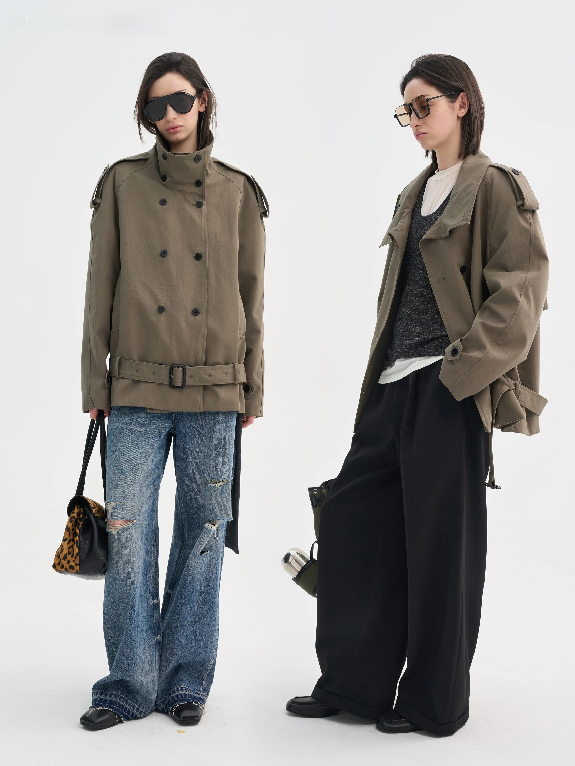 Женская весенняя куртка NUTPLAM цвета хаки с широкими плечами, поясом, воротником-стойкой, длинными рукавами, двубортная, из хлопка и нейлона
Женская весенняя куртка NUTPLAM цвета хаки с широкими плечами, поясом, воротником-стойкой, длинными рукавами, двубортная, из хлопка и нейлона