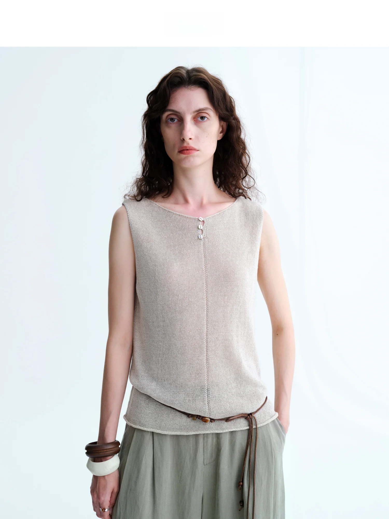 Natural Ruffle Knitted Vest Top Linen Yarn Embroidered Three Button Middle Line Hollow out Front And Back Wear Ladies
Natural Ruffle Knitted Vest Top Linen Yarn Embroidered Three Button Middle Line Hollow out Front And Back Wear Ladies