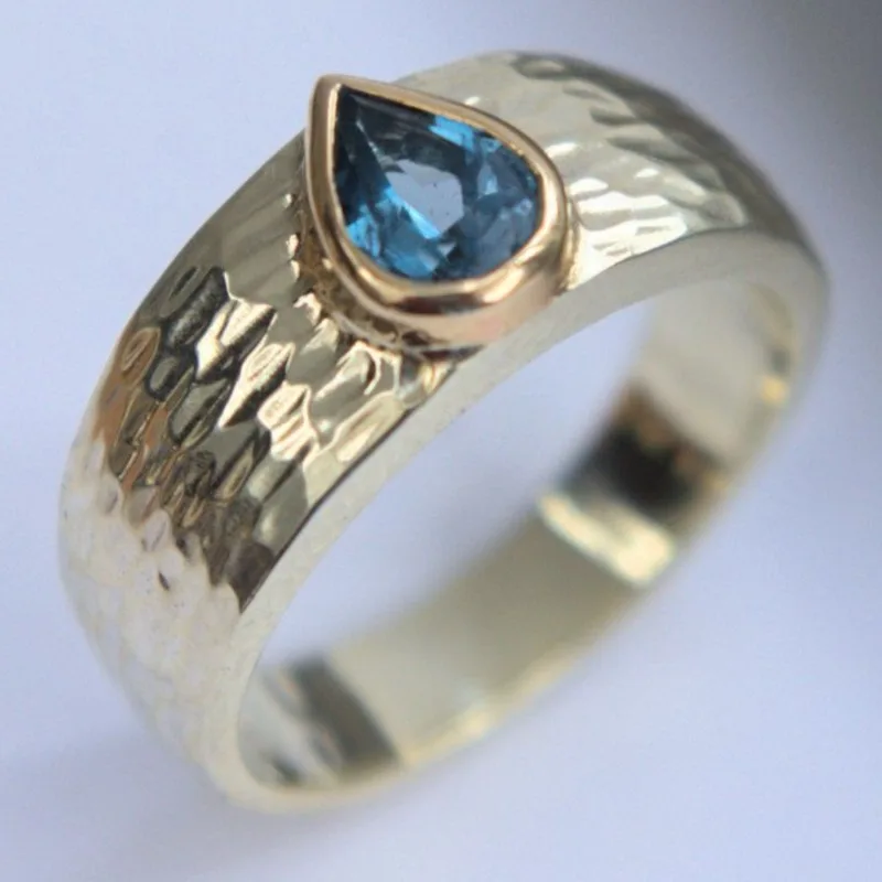 Vintage Inlaid Blue CZ Water Droplet Women's Ring Trendy Two Color Geometry Daily Wear Party Jewelry Anniversary Gift
Vintage Inlaid Blue CZ Water Droplet Women's Ring Trendy Two Color Geometry Daily Wear Party Jewelry Anniversary Gift
