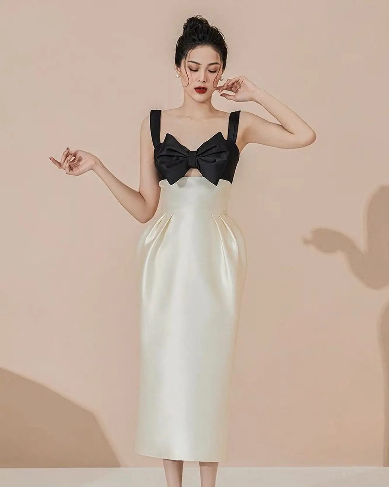 Customized Sexy Satin Spaghetti Straps 3D Bow Evening Dresses Temperament Sleeveless Homecoming Dress Custom Made Prom Dress
Customized Sexy Satin Spaghetti Straps 3D Bow Evening Dresses Temperament Sleeveless Homecoming Dress Custom Made Prom Dress