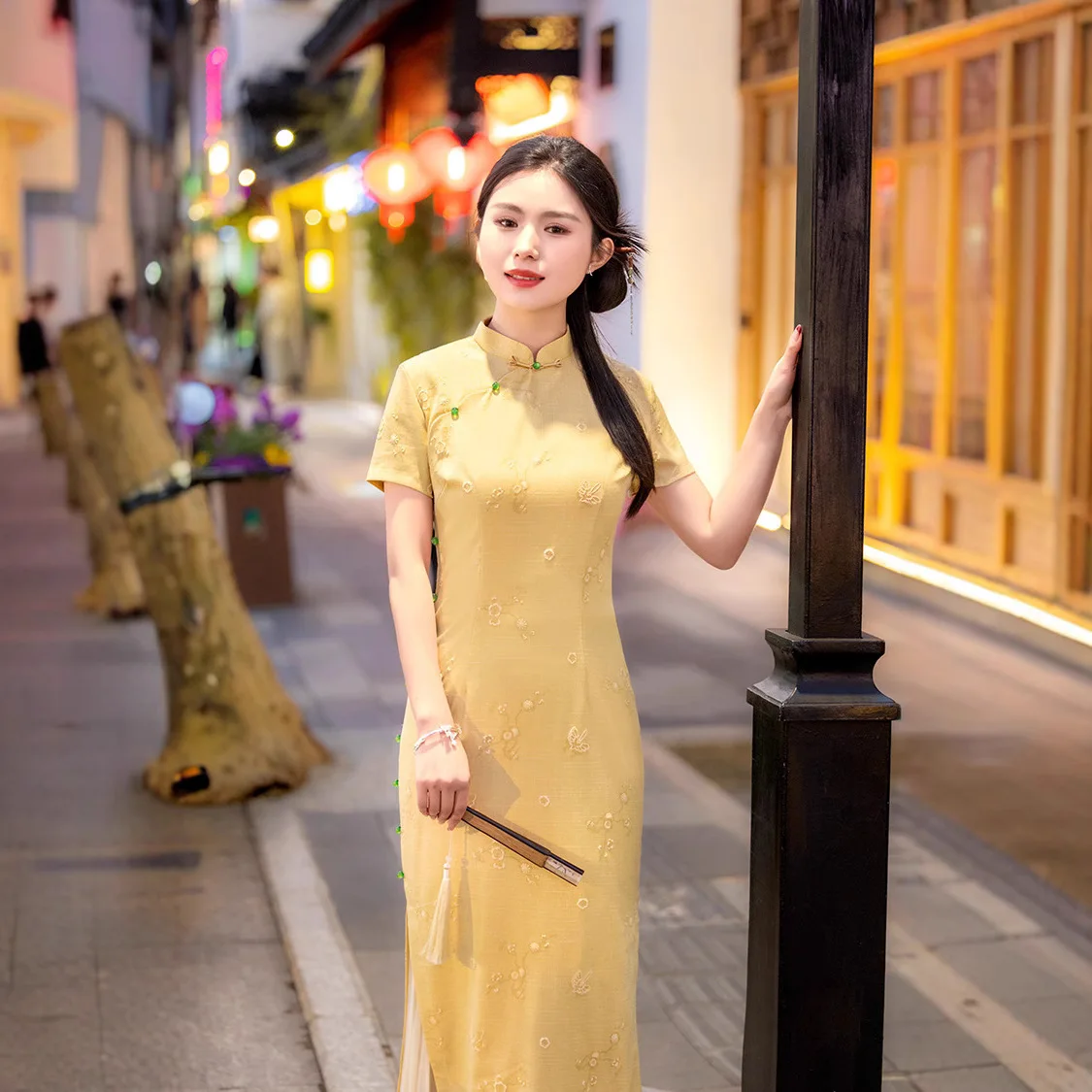 Ретро Cheongsam с коротким рукавом, сексуальный китайский стиль, длинное Ципао, женские элегантные повседневные платья, костюм
Ретро Cheongsam с коротким рукавом, сексуальный китайский стиль, длинное Ципао, женские элегантные повседневные платья, костюм