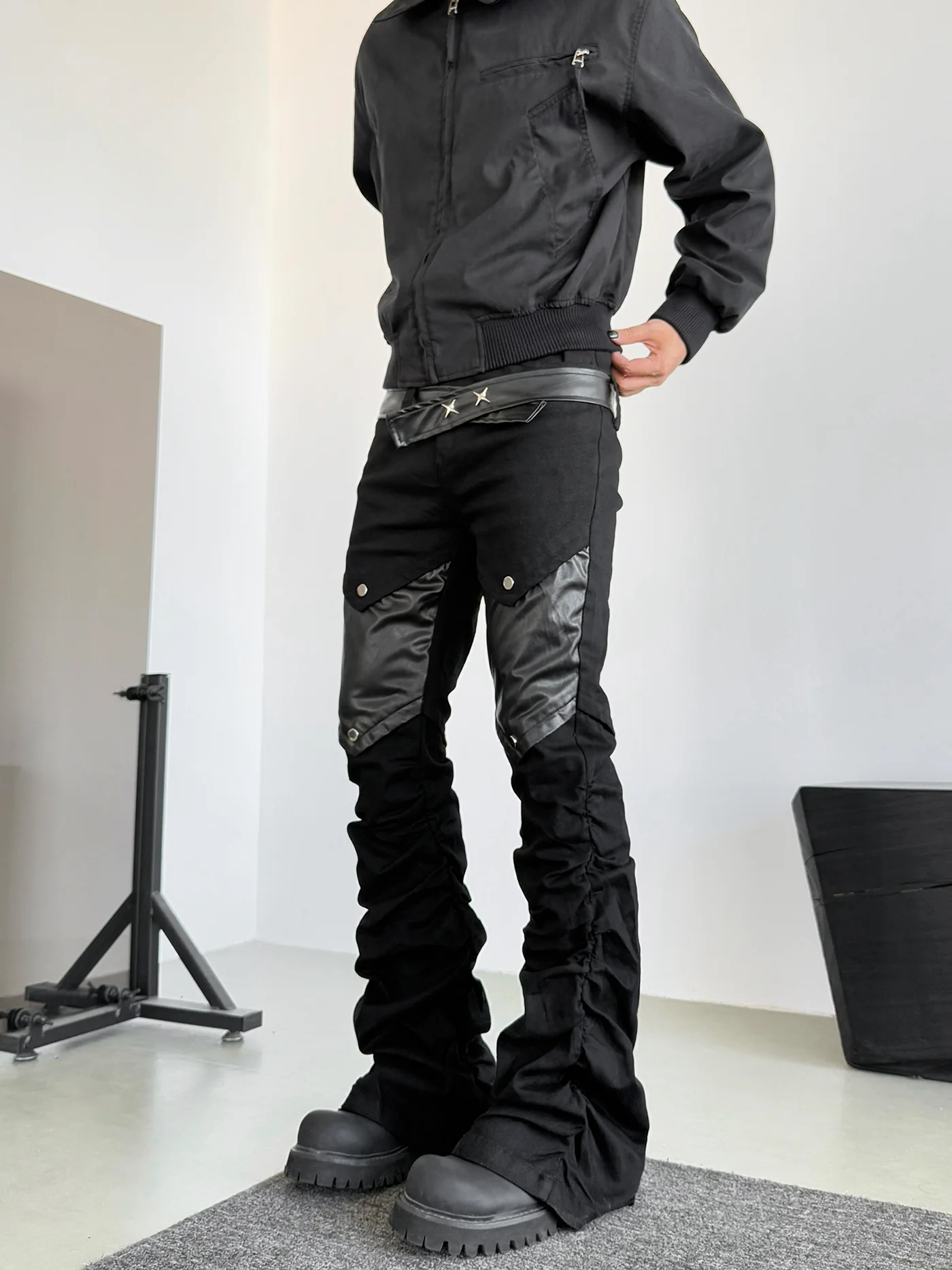 American Retro Punk Patchwork Leather Folded Denim Jeans Men's CleanFit Slim Straight Casual Pants for Couples
American Retro Punk Patchwork Leather Folded Denim Jeans Men's CleanFit Slim Straight Casual Pants for Couples