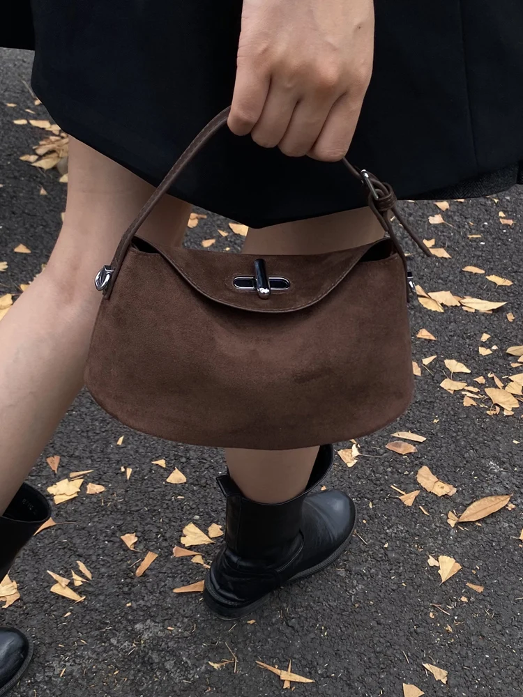 Faionable Casual Women's oulder Bag Commuter Crossbody Bag Autumn Winter New Sle Handbag Simple Ele Design
Faionable Casual Women's oulder Bag Commuter Crossbody Bag Autumn Winter New Sle Handbag Simple Ele Design