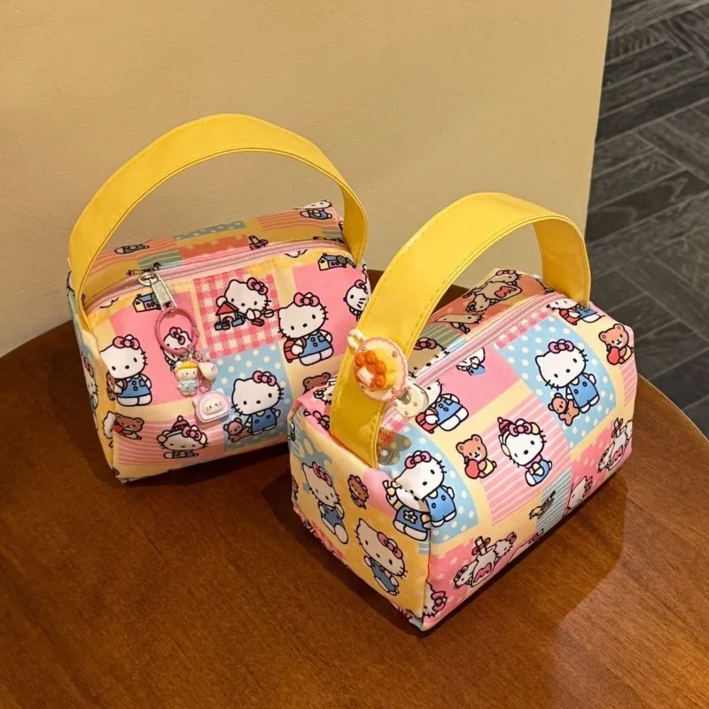 Sanrio Hello Kitty Cartoon Makeup Bag Kt Cat Portable Travel Toiletry Bag Outing Tee-Dimensional Handbag Girl Birthday Gifts
Sanrio Hello Kitty Cartoon Makeup Bag Kt Cat Portable Travel Toiletry Bag Outing Tee-Dimensional Handbag Girl Birthday Gifts