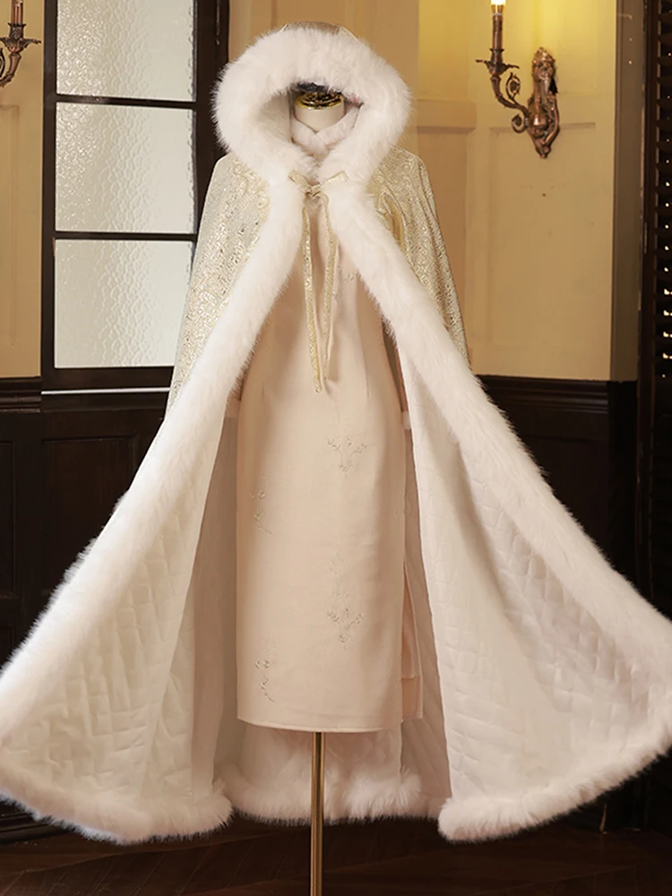 Golden Xiuhe Clothing Cloak Chinese Wedding Bride Shawl Winter Thickened Hanfu Hair Collar Cloak for Women
Golden Xiuhe Clothing Cloak Chinese Wedding Bride Shawl Winter Thickened Hanfu Hair Collar Cloak for Women