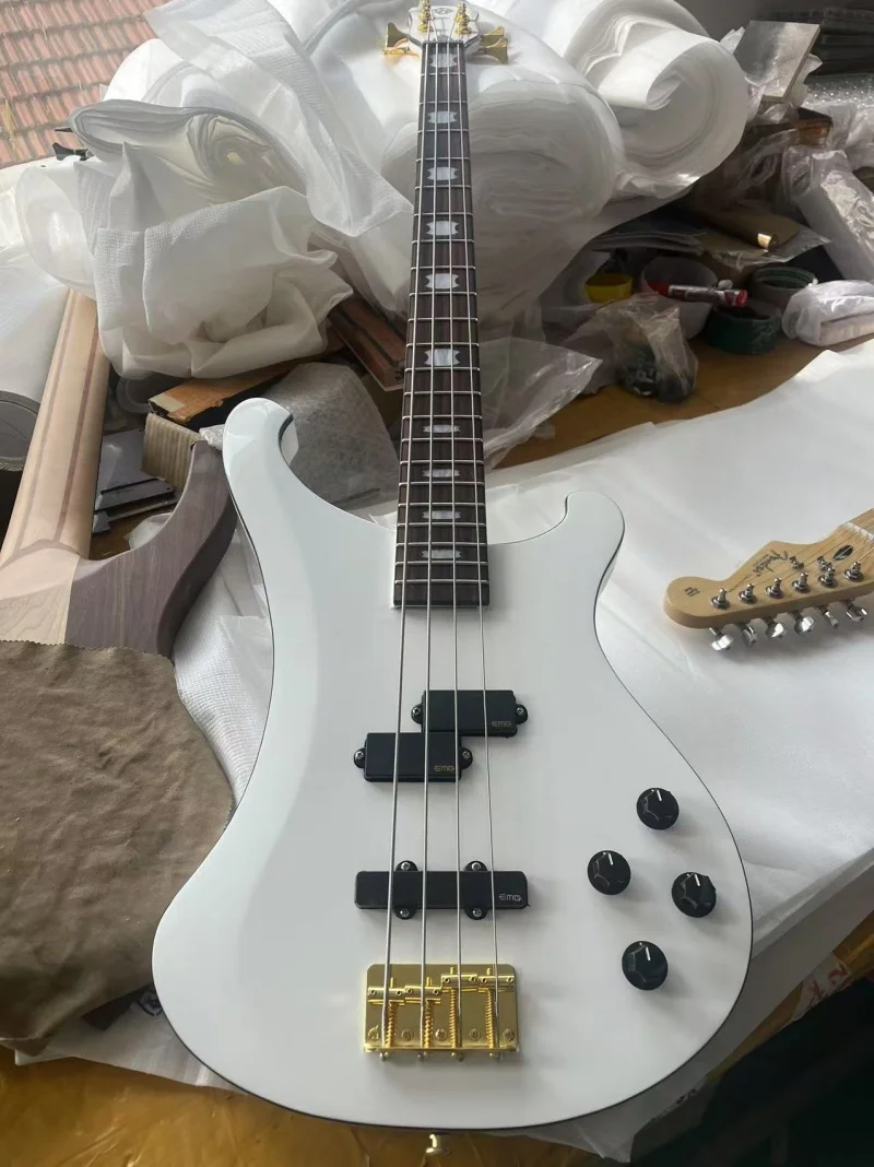 All white 4-string electric bass,Rosewood fingerboard,Gold hardware,Active electronics,Solid wood quality, Free delivery
All white 4-string electric bass,Rosewood fingerboard,Gold hardware,Active electronics,Solid wood quality, Free delivery