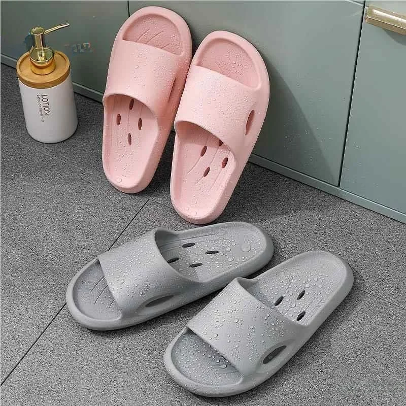Non-Slip Bath Slippers Hollow out Thick Bottom Women's Home Indoor Bathroom Summer Slippers Breathable Flat Heel EVA Material
Non-Slip Bath Slippers Hollow out Thick Bottom Women's Home Indoor Bathroom Summer Slippers Breathable Flat Heel EVA Material