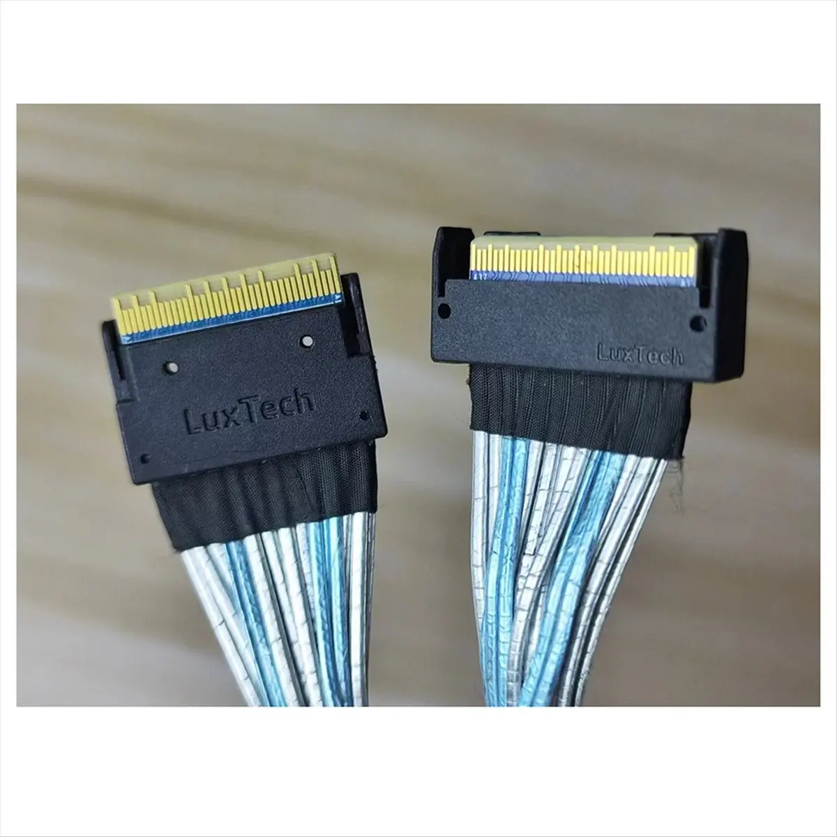 DT77 Slimline SAS MCIO SFF-8654 8I to Standard 8654 8X NVME Connection Data Cable 1M
DT77 Slimline SAS MCIO SFF-8654 8I to Standard 8654 8X NVME Connection Data Cable 1M