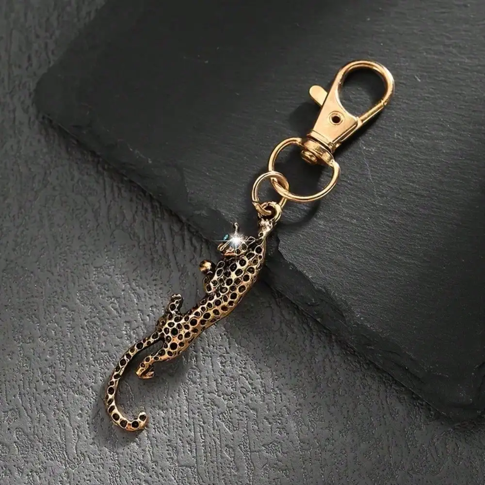 Vintage Leopard Keychain Pendant, Minimalist Animal Bag Charm for Car Keys, Handbags & Backpack Decoration
Vintage Leopard Keychain Pendant, Minimalist Animal Bag Charm for Car Keys, Handbags & Backpack Decoration