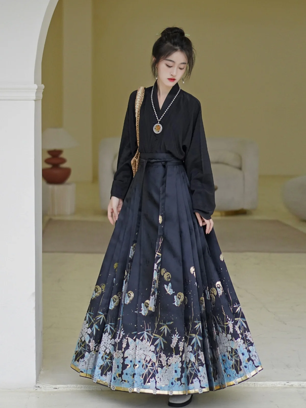 Original New Chinese Style Daily Slim Top Black Woven Gold Horse-Face Skirt Suit Spring and Autumn Hanfu Women Skirt Y2k
Original New Chinese Style Daily Slim Top Black Woven Gold Horse-Face Skirt Suit Spring and Autumn Hanfu Women Skirt Y2k